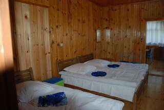 Гостевой дом Keti Pilpani Guesthouse Местиа Трехместный номер с основными удобствами-11